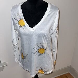 Misslook Sz S white long sleeves V neck Daisies floral print t-shirt